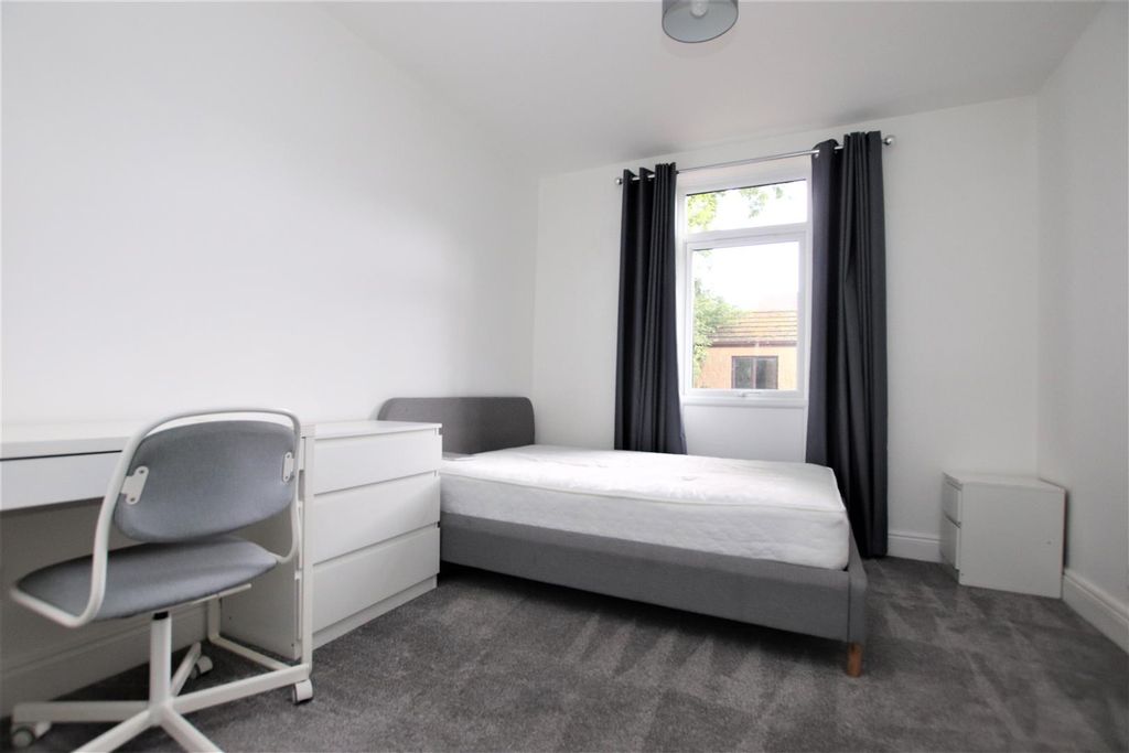 Property photo 1 of 16 Bedroom 1