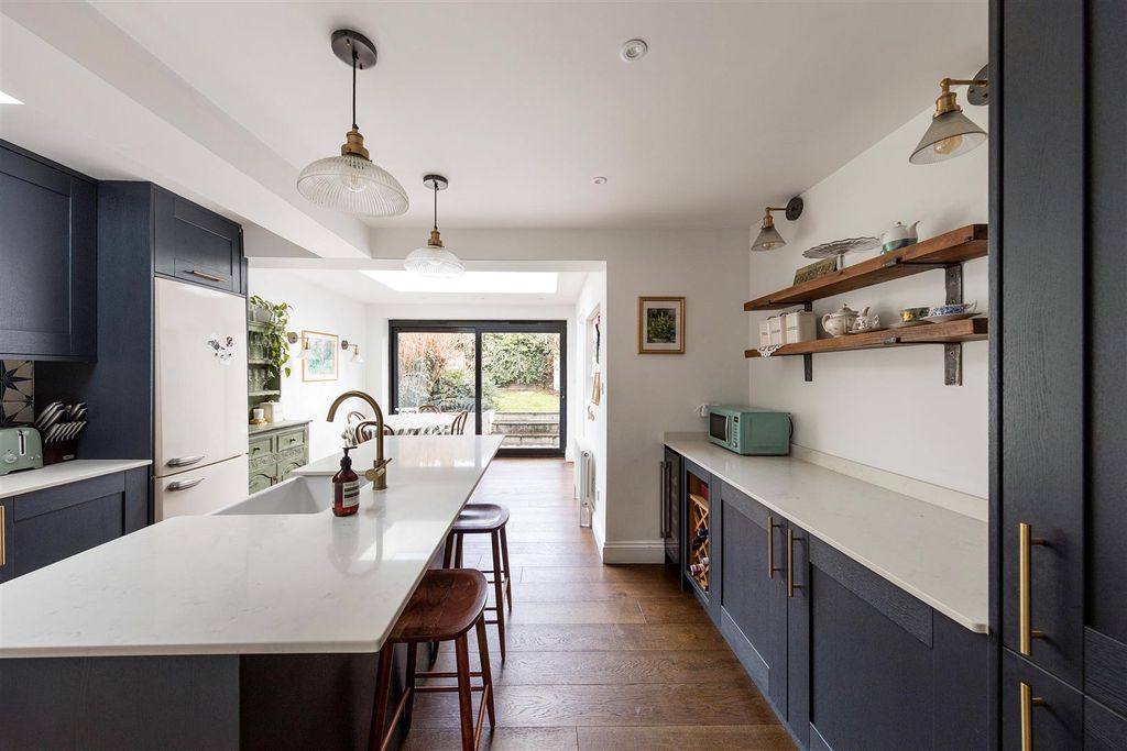 Property photo 3 of 56 Gaywood Road, E17