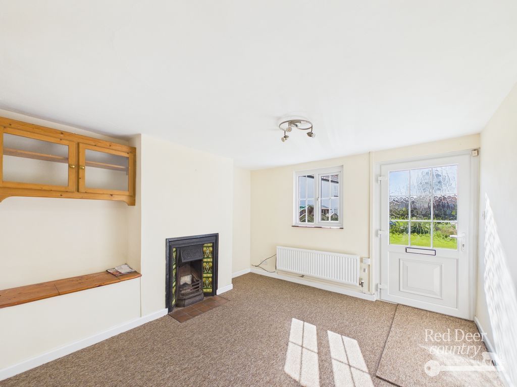 Property photo 2 of 21 Sitting Room