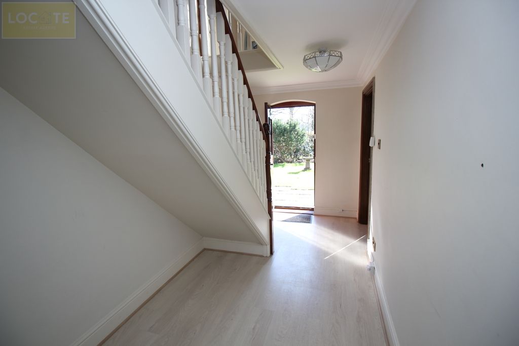 Property photo 2 of 25 Entrance Hallway