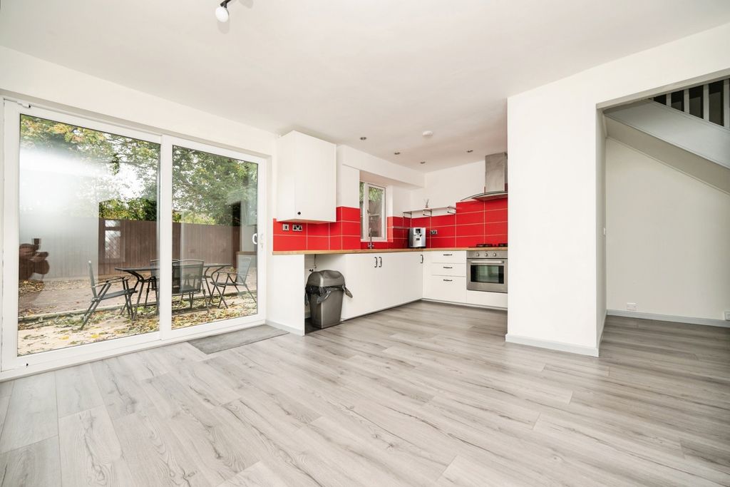 Property photo 3 of 25 Pbox-Img.Jpg