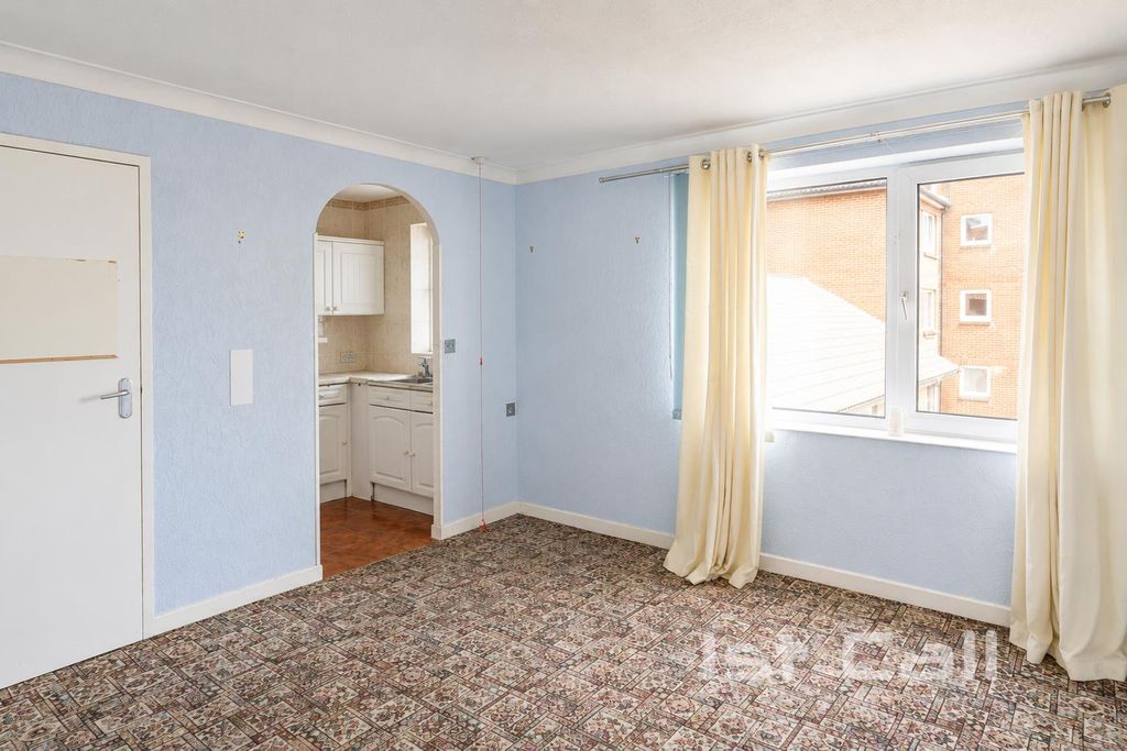 Property photo 3 of 12