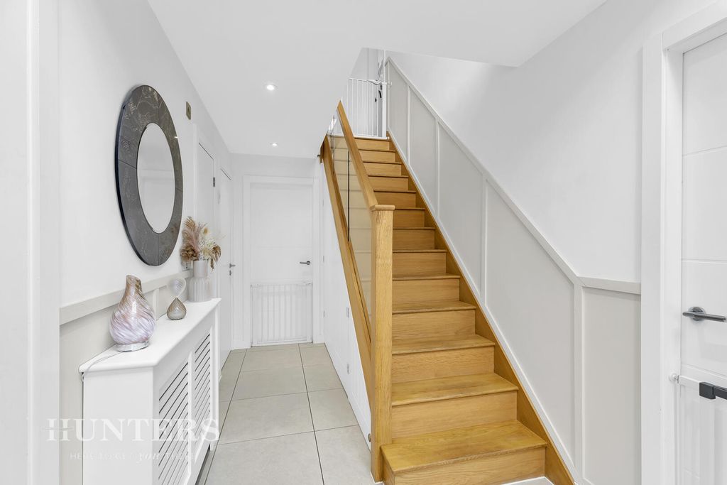 Property photo 3 of 41 Hallway