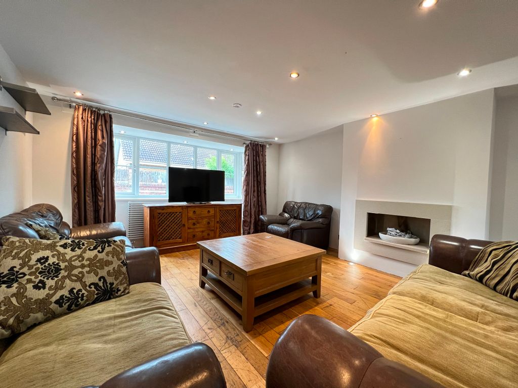 Property photo 2 of 12 276