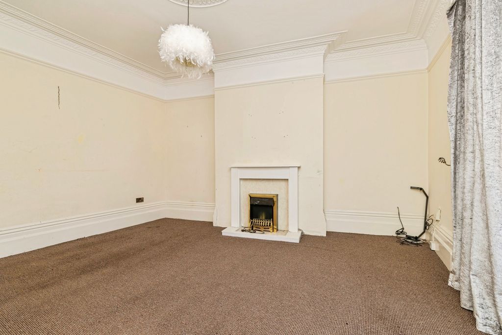 Property photo 2 of 16 Pbox-Img.Jpg