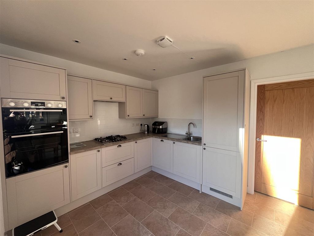 Property photo 2 of 16 Kitchen