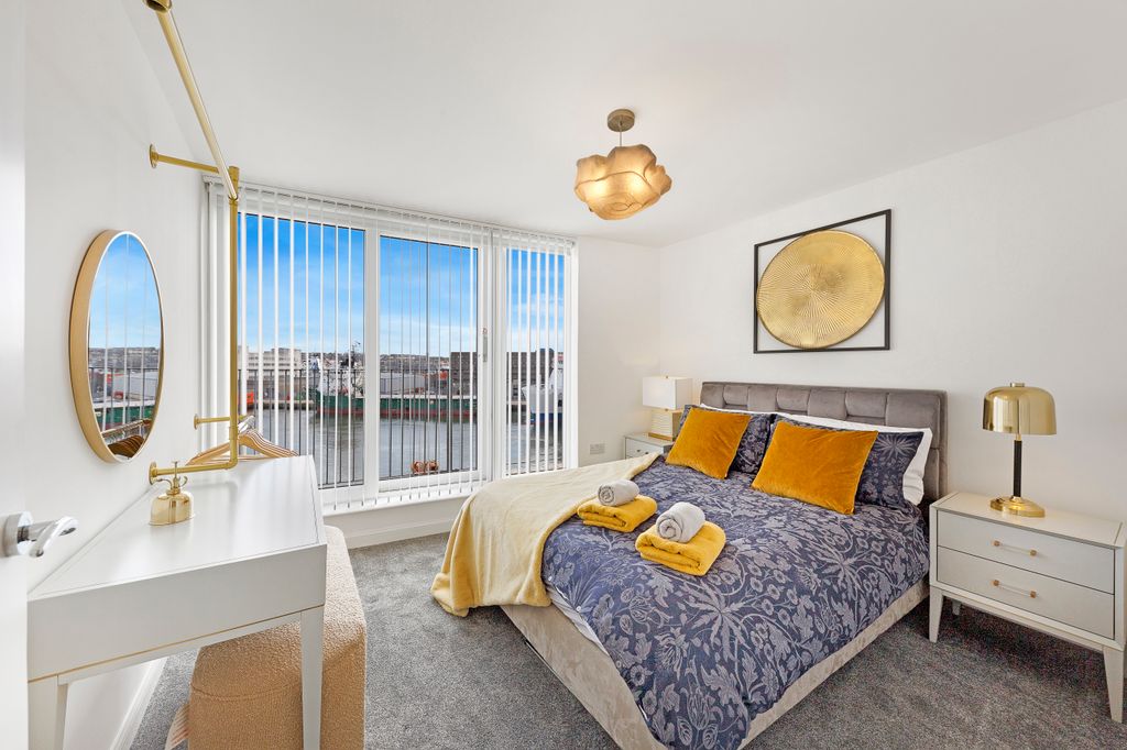 Property photo 3 of 12 Bedroom With Ensuite