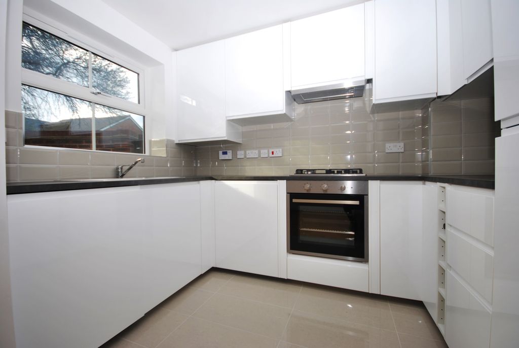 Property photo 3 of 12 Abbotswood Road