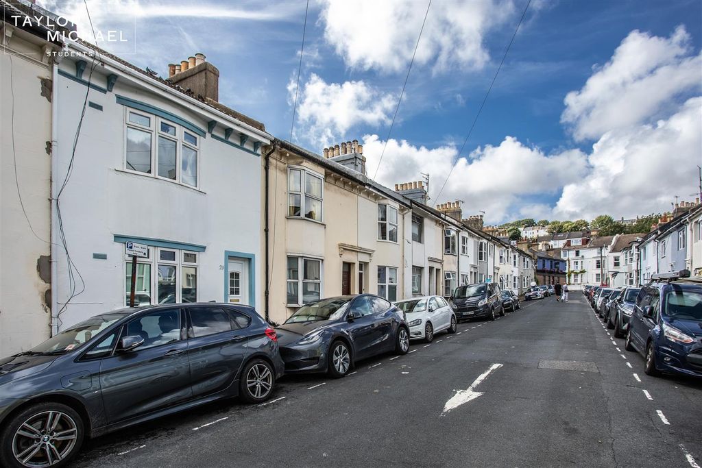 Property photo 1 of 21 External