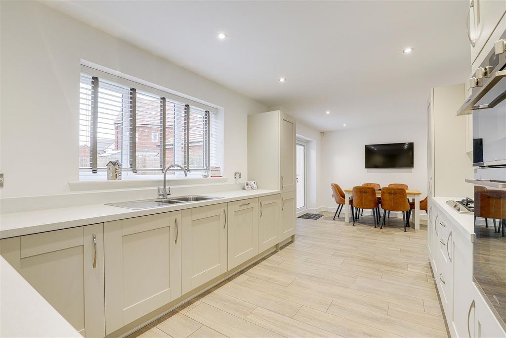 Property photo 3 of 23 9695.Jpg