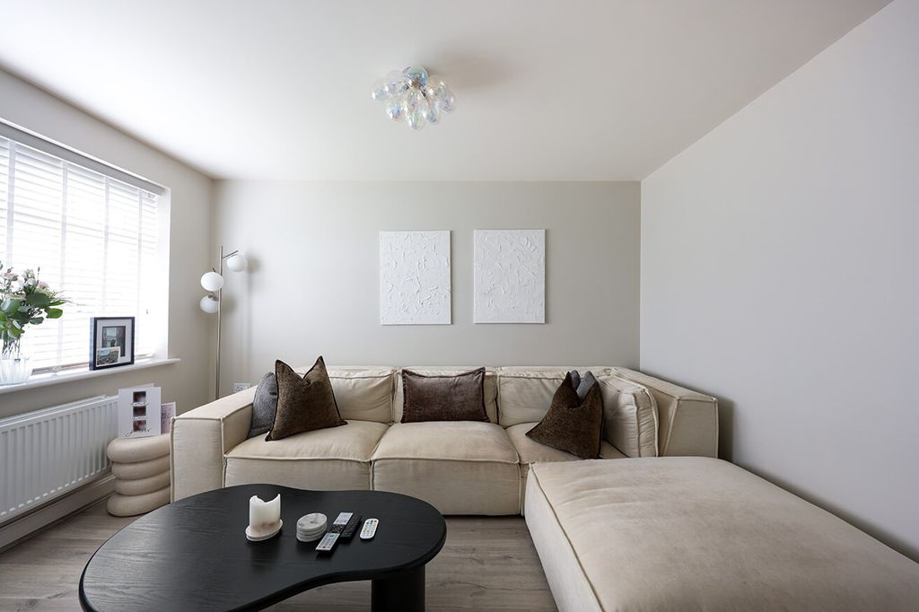 Property photo 3 of 14 4550542