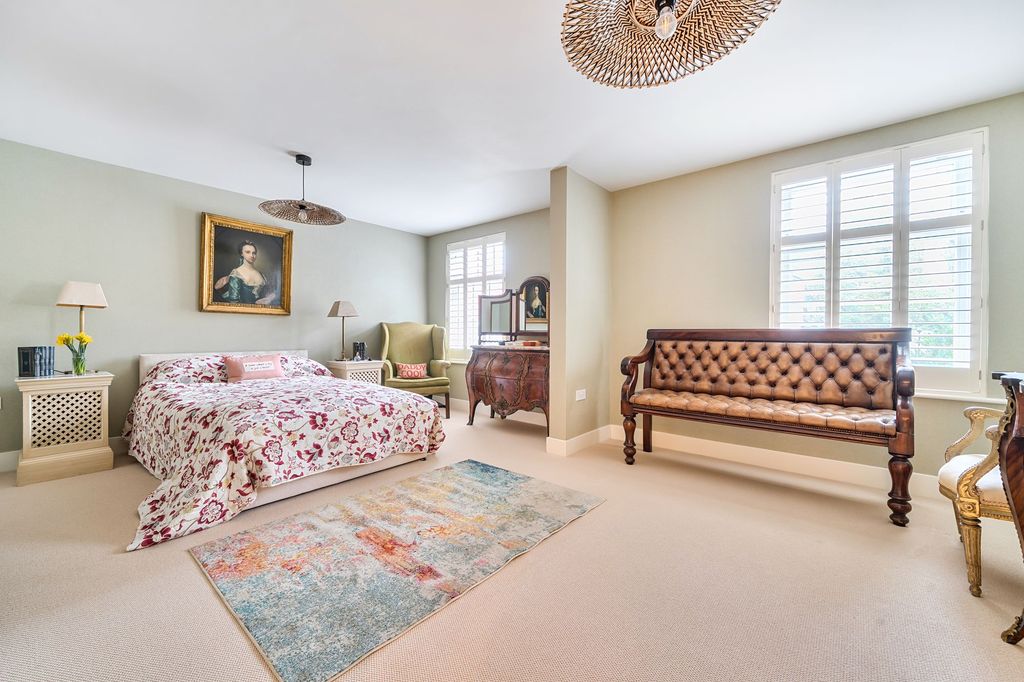 Property photo 1 of 14 Bedroom