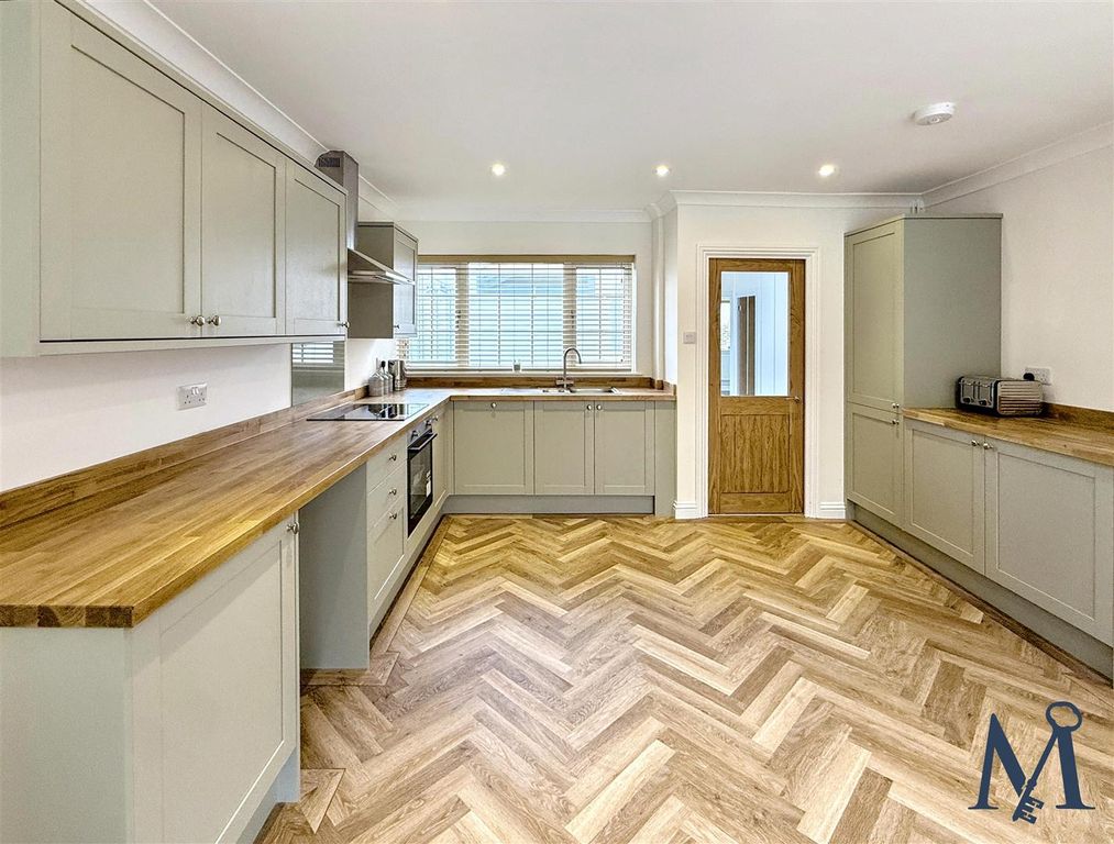 Property photo 2 of 25 Kitchen Diner