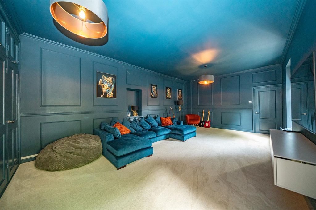 Property photo 2 of 26 Cinema Room