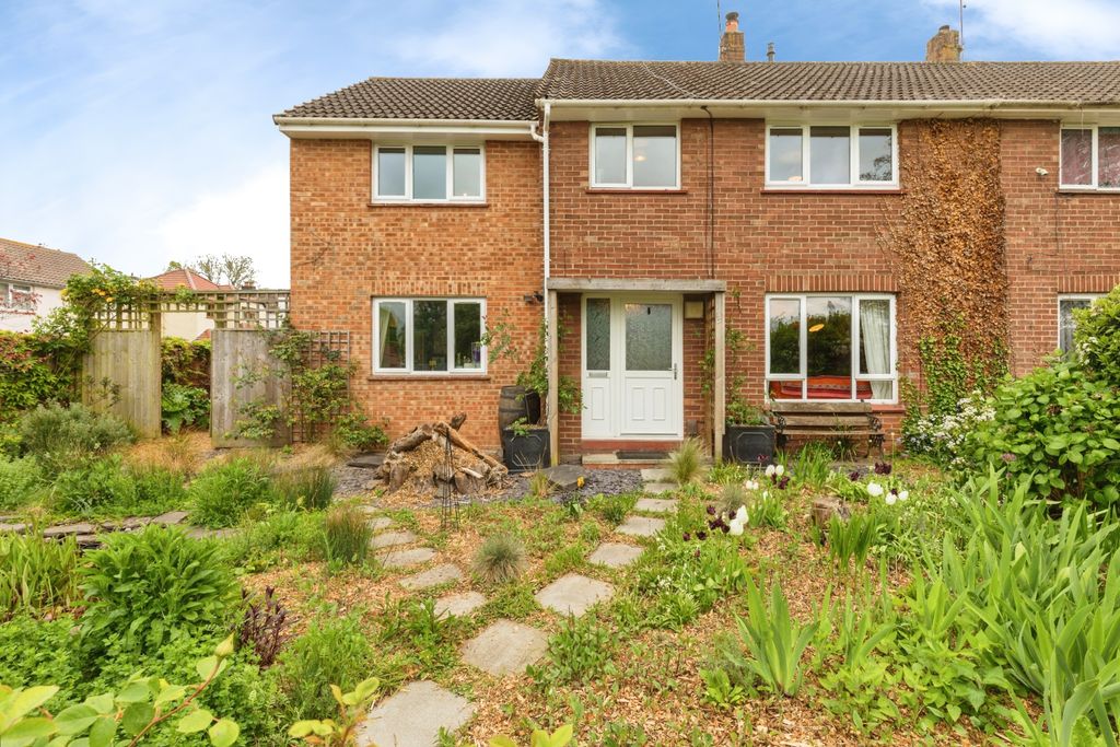 Property photo 1 of 21 Front Garden