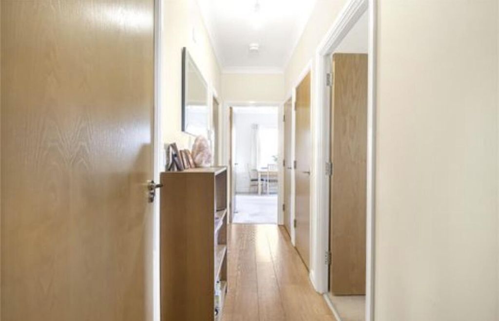 Property photo 3 of 14 Hallway