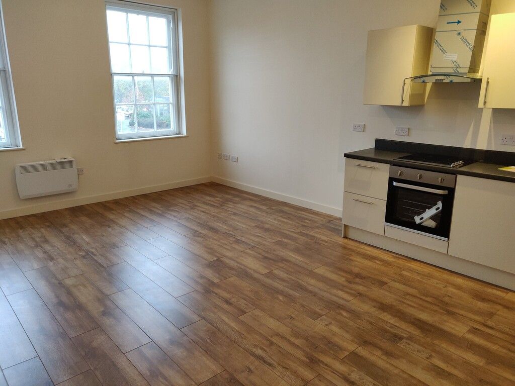 Property photo 2 of 8 Kitchen/Lounge