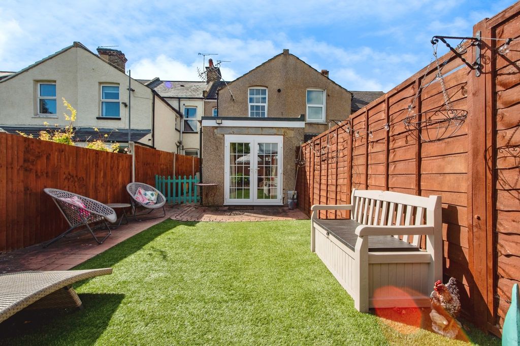 Property photo 2 of 16 Garden