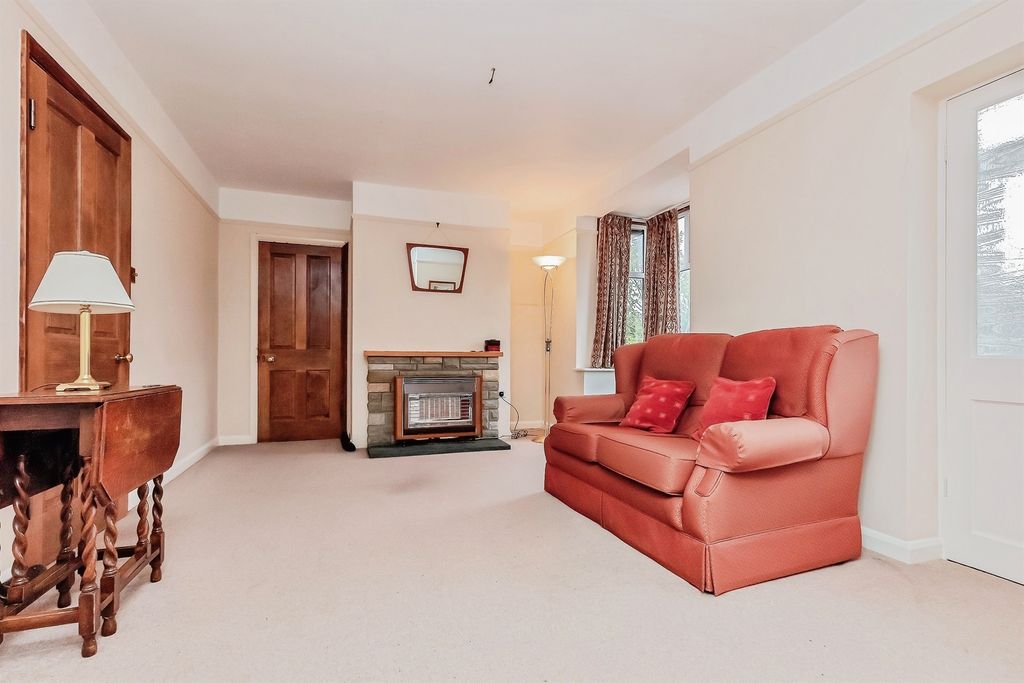 Property photo 2 of 20