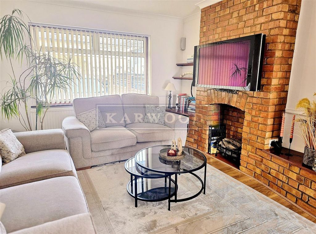 Additional image 11 of 4 bed semi-detached house for saleKingshill Avenue, Hayes UB4