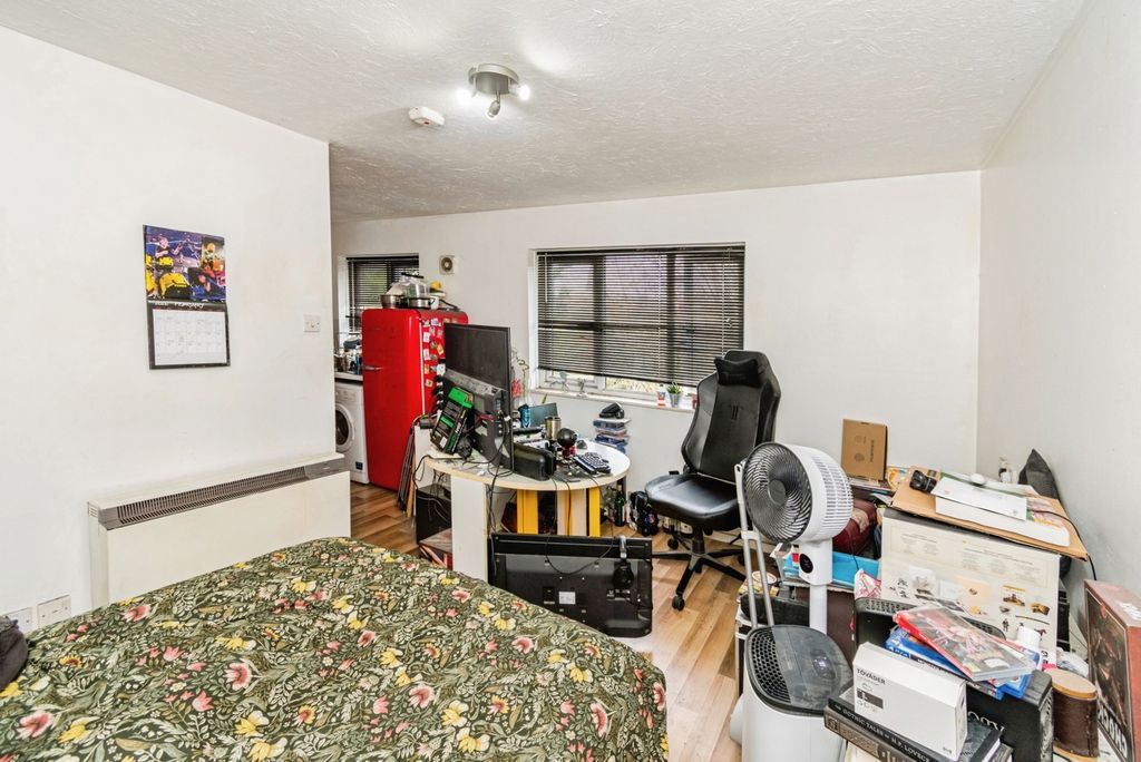 Property photo 3 of 7 Pbox-Img.Jpg