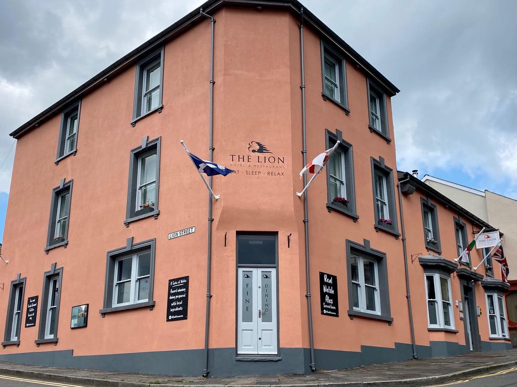 Property photo 1 of 10