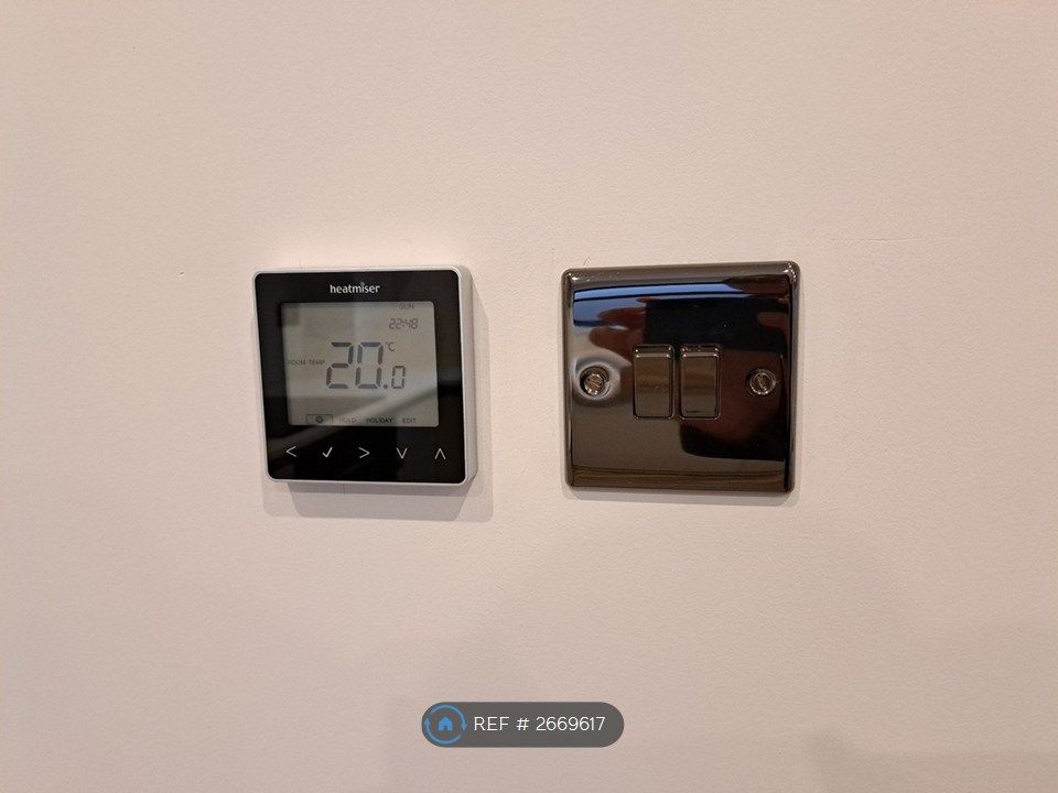 Property photo 3 of 11 Underfloor Heating Throughout