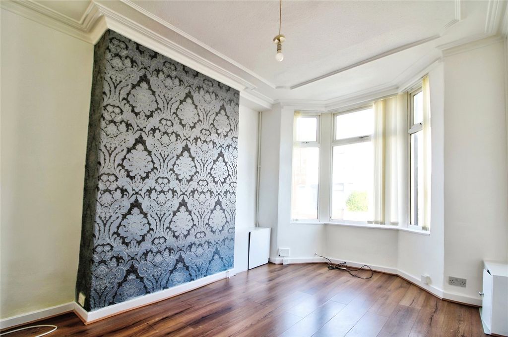 Property photo 3 of 11 Picture No. 30