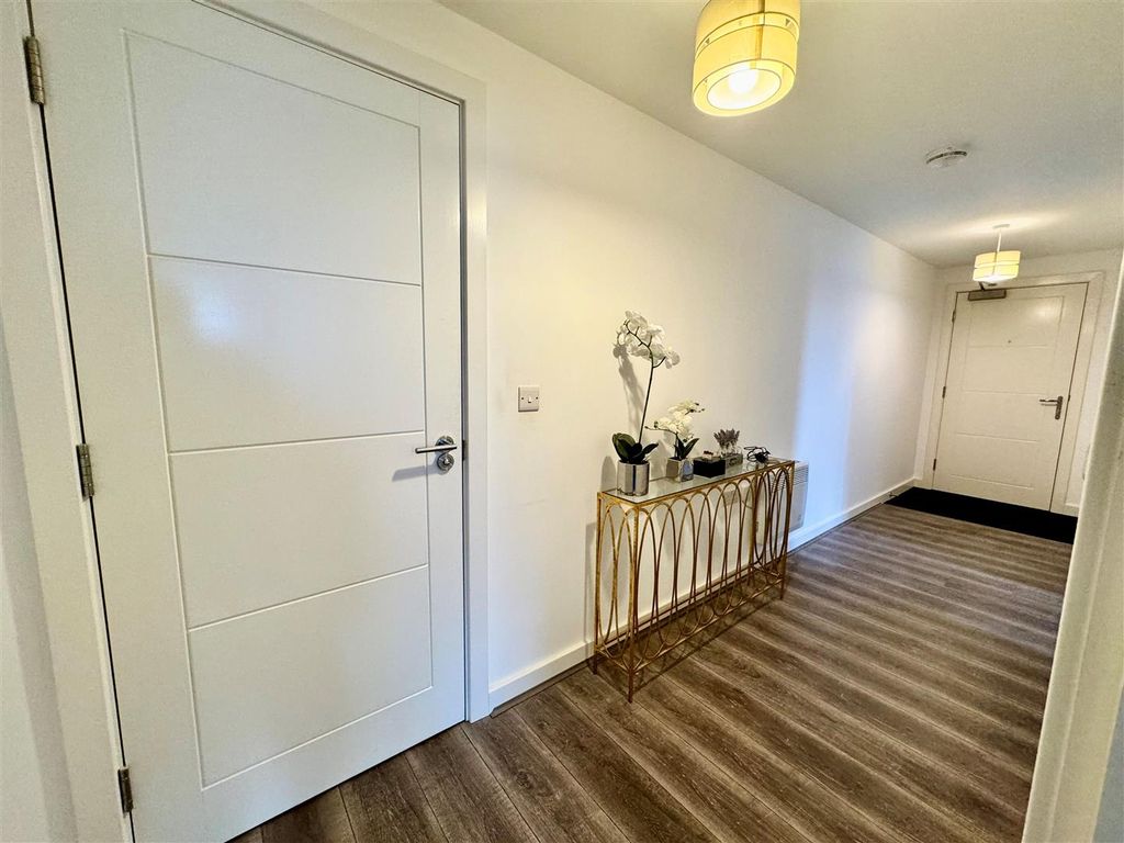 Property photo 3 of 6 Hall.Jpg