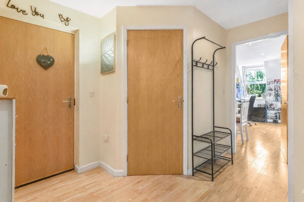 Property photo 3 of 26 4377585
