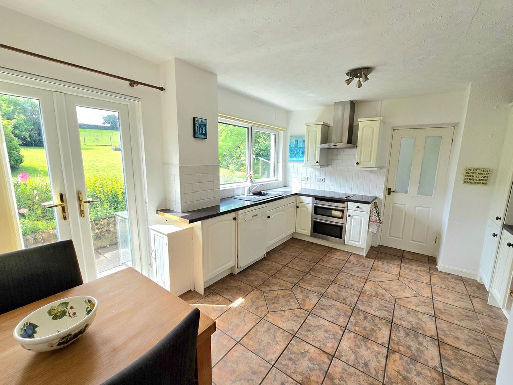 Property photo 3 of 43 Kitchen