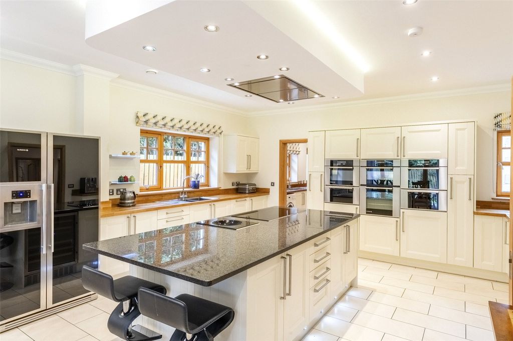 Property photo 1 of 34 Reidford Gardens 5