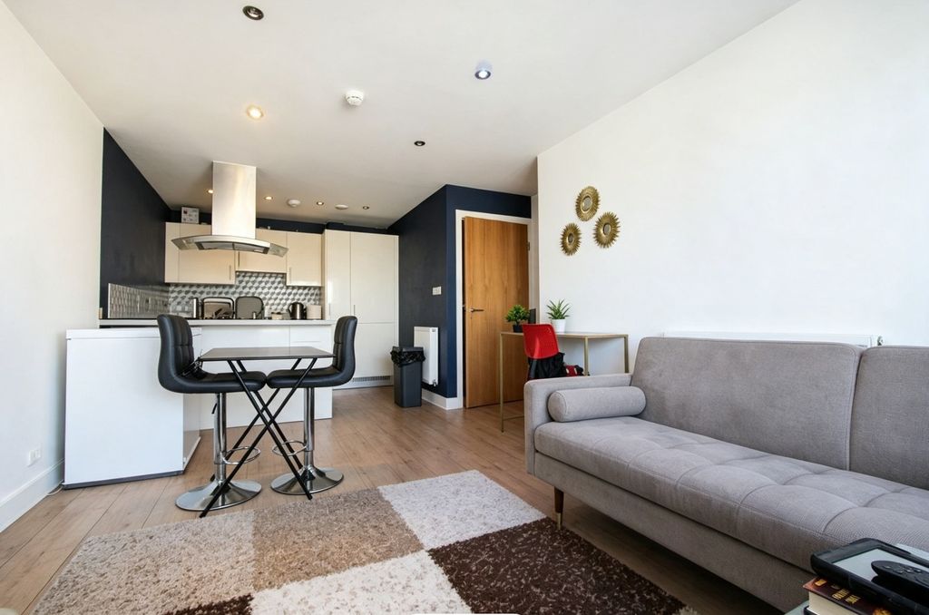 Property photo 2 of 8