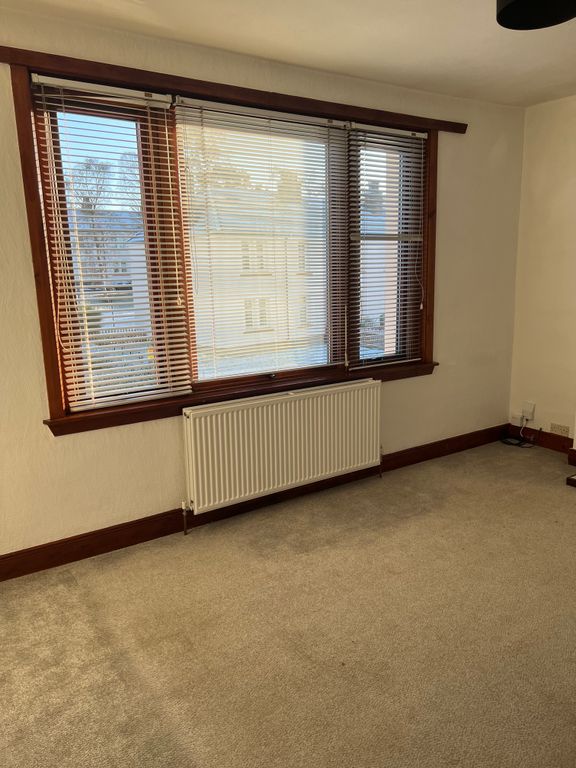 Property photo 3 of 6 Lounge