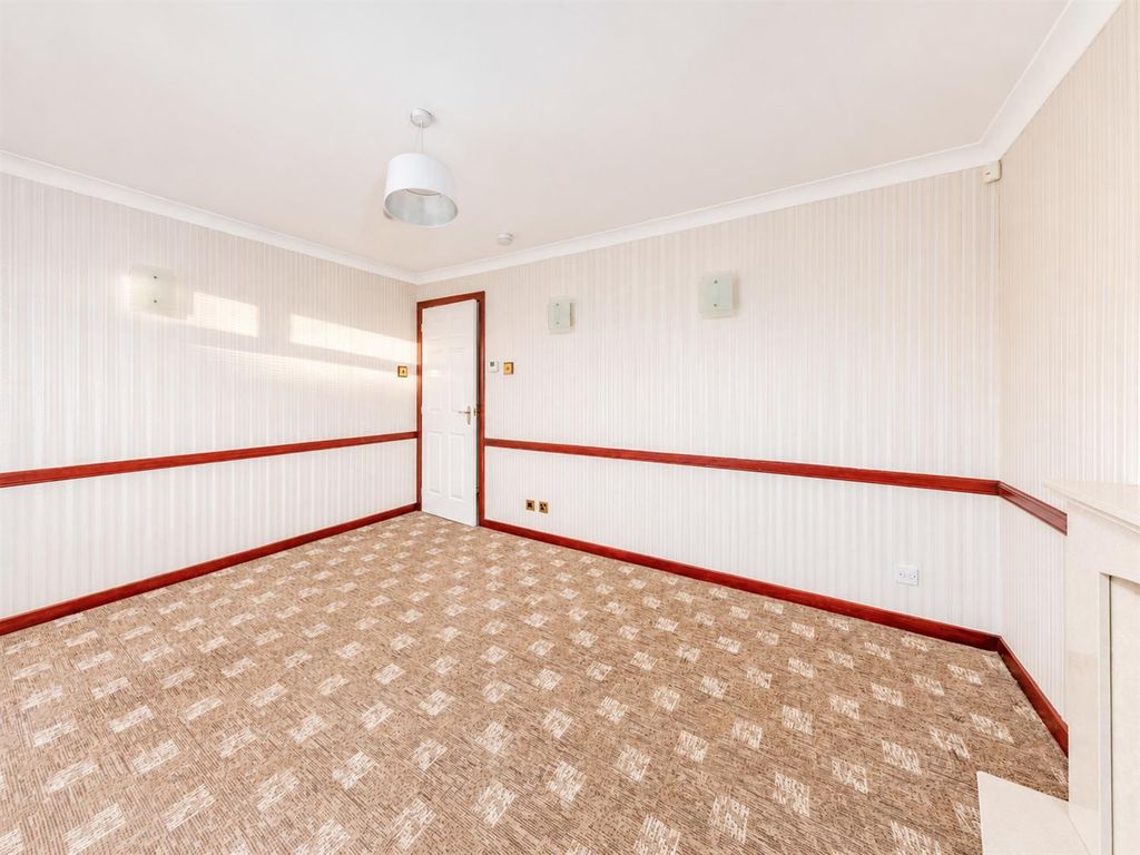 Property photo 3 of 16 37 Hawick Drive Dundee New-5.Jpg