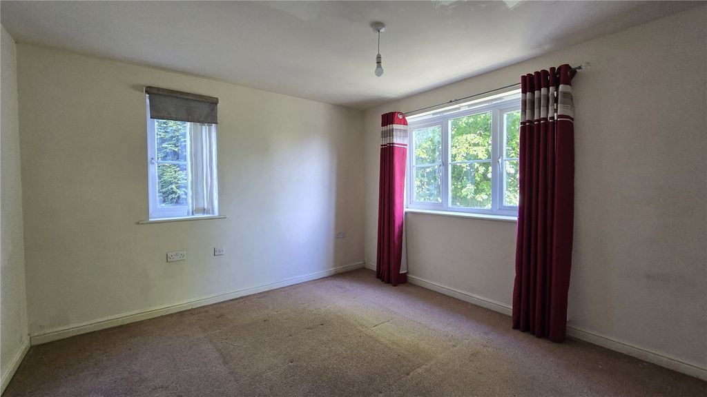Property photo 3 of 6 Bedroom 1