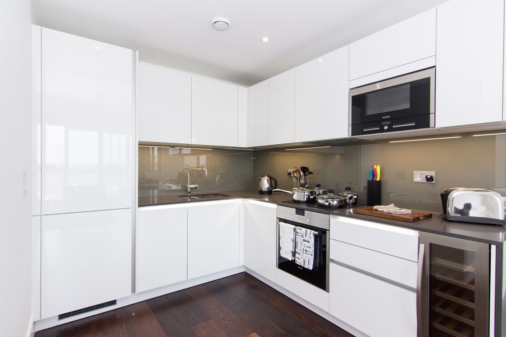 Property photo 3 of 7 Kitchen
