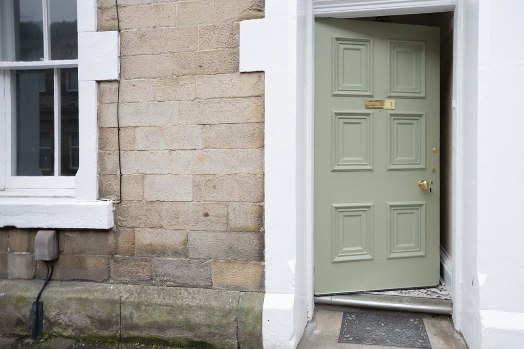 Property photo 2 of 34