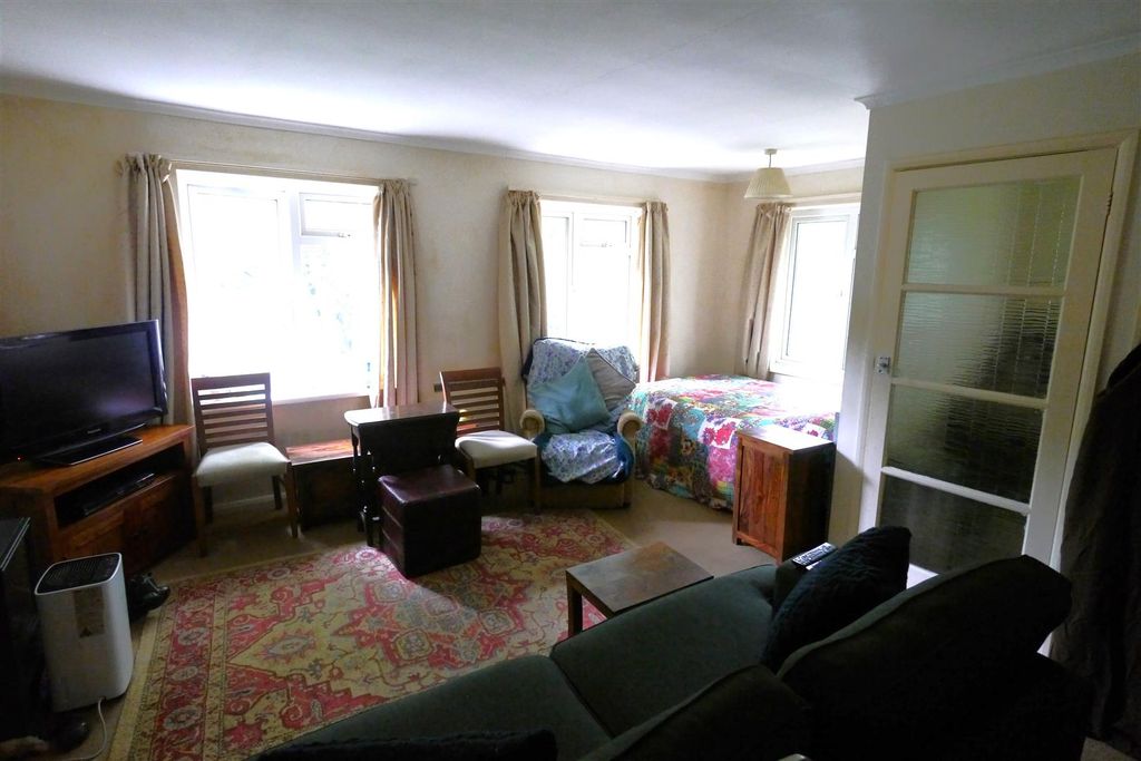 Property photo 2 of 4 Studio Room