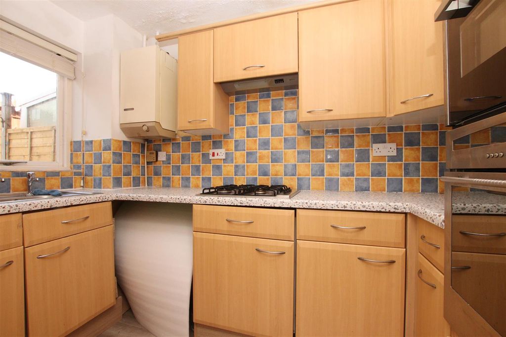 Property photo 3 of 12 Kitchen_.Jpg
