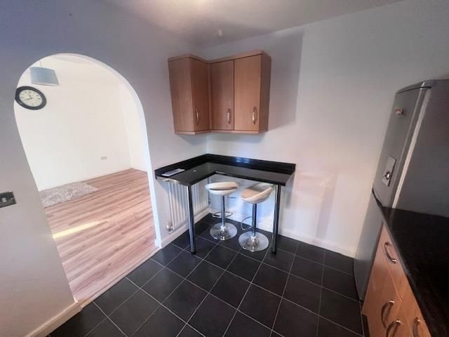 Property photo 3 of 6 Kitchen