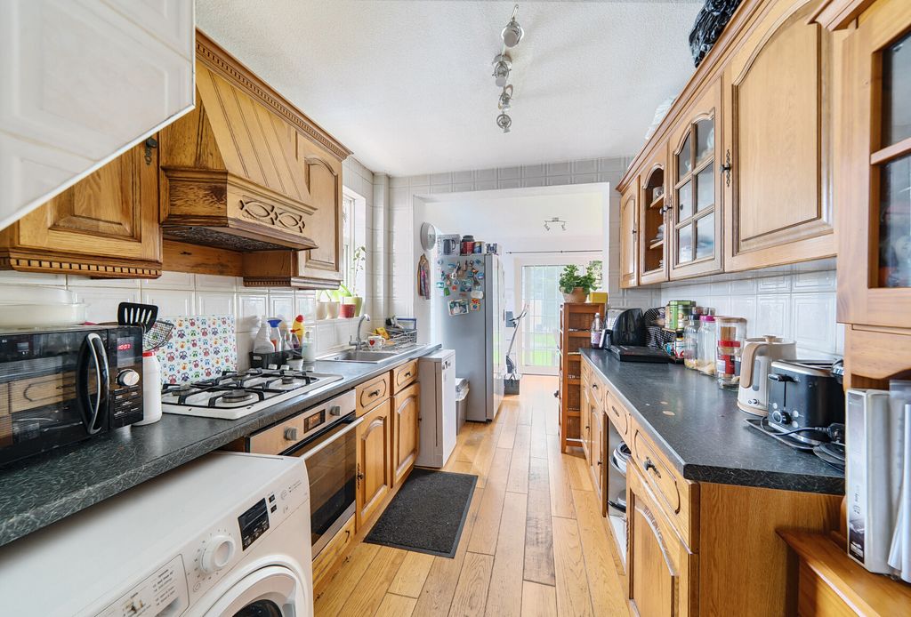 Property photo 1 of 14 1330703-18-688B41...