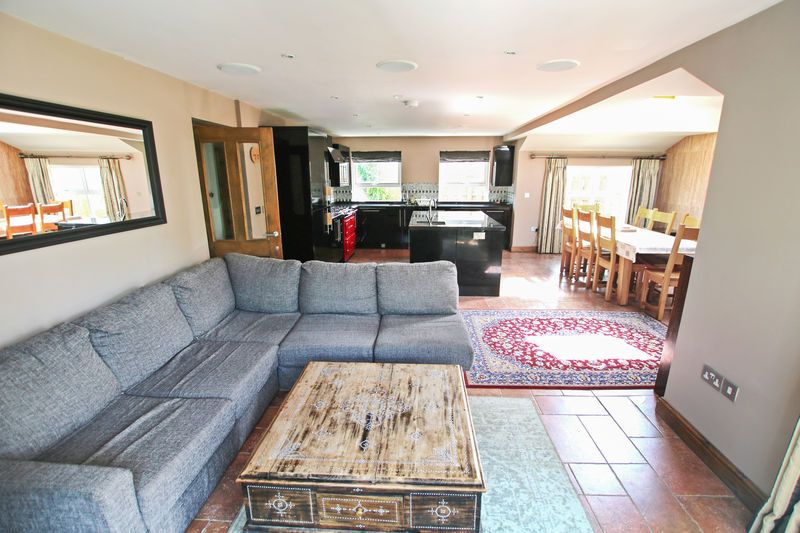 Property photo 3 of 27 Photo 42