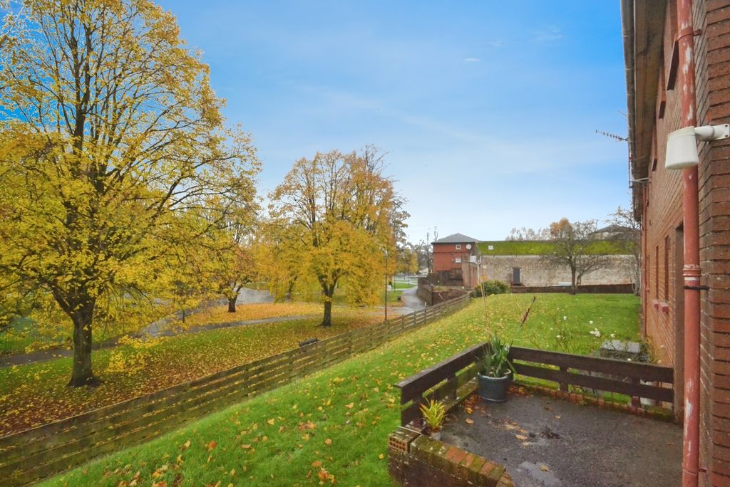 Property photo 2 of 15 Photo