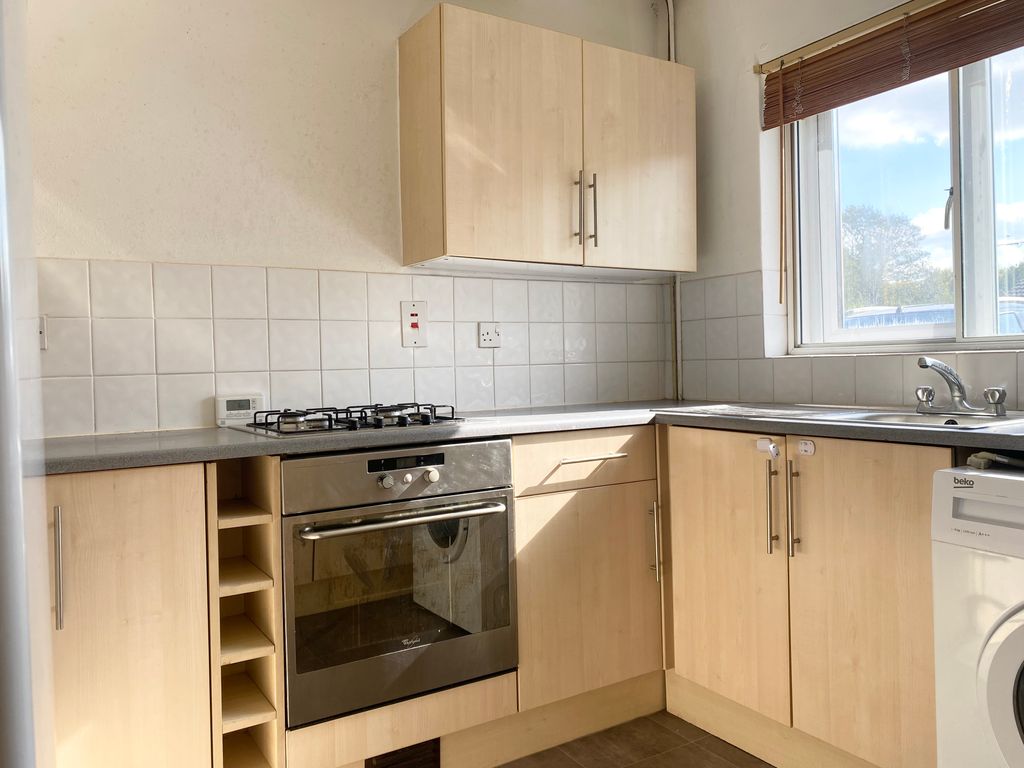 Property photo 3 of 7 Kitchen