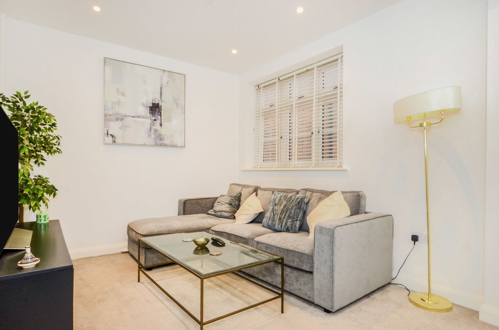 Property photo 3 of 11 Pbox-Img.Jpg