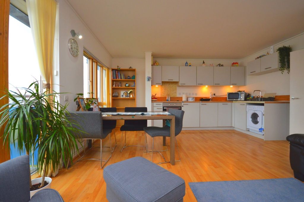 Property photo 1 of 16 2 Double Bedroom Apartment To Rent