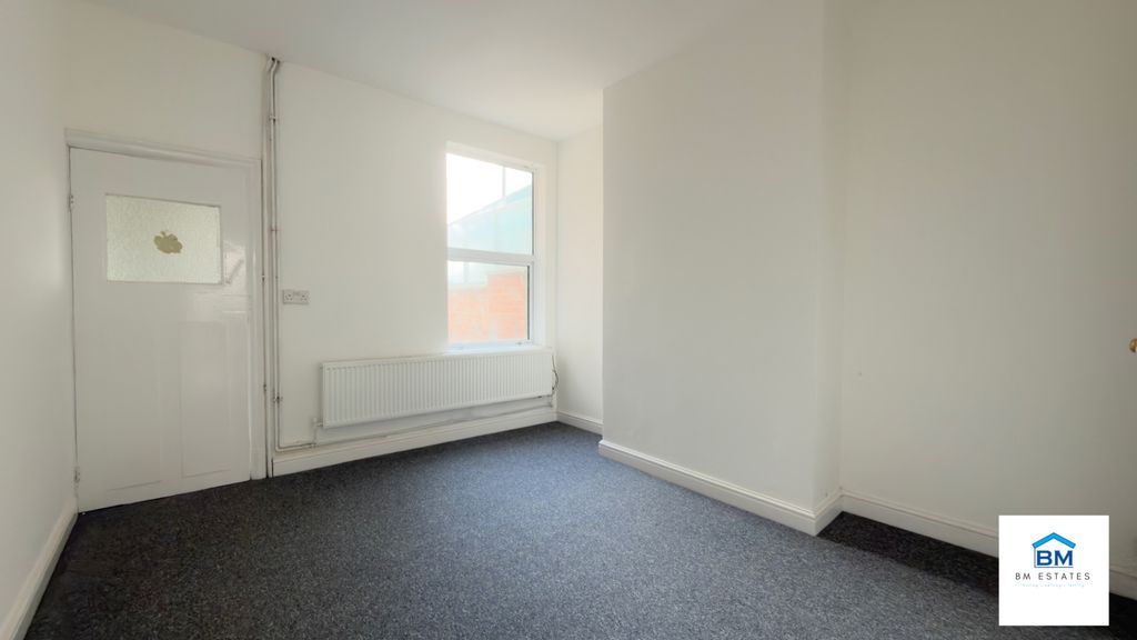 Property photo 2 of 8 Photo 3