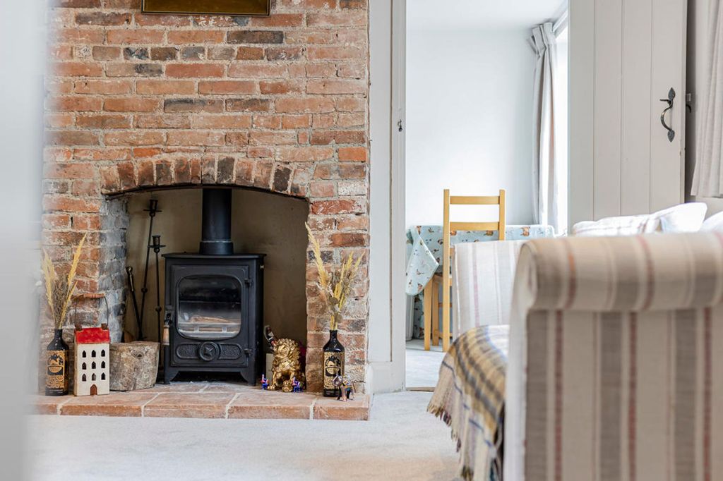 Property photo 2 of 27