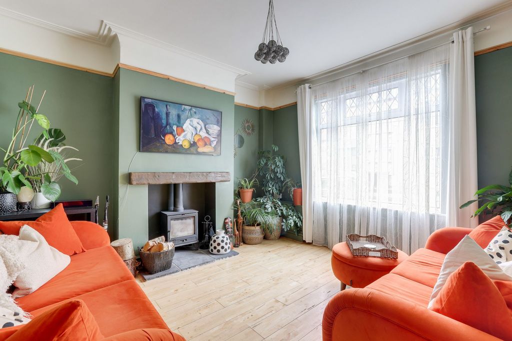 Property photo 2 of 28